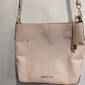 Micheal Kors bucket bag